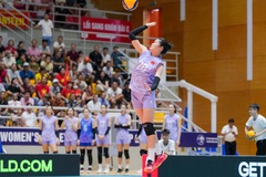 Đội tuyển bóng chuyền nữ Việt Nam thị uy sức mạnh ngày ra quân VTV Cup 2025