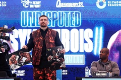 Oleksandr Usyk "vuốt ve" Daniel Dubois trước trận thống nhất đai