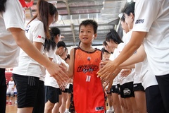 Hàng trăm VĐV nhí “cháy hết mình” với Trương Twins tại VBA Star X Camp 2025