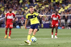 Câu chuyện về tiền đạo người Anh vô danh đang cạnh tranh ghi bàn với Messi ở MLS