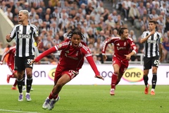 Liverpool thắng nghẹt thở ở phút 90+10 nhờ cầu thủ... 16 tuổi