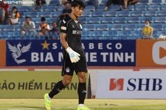 Thủ môn Bùi Tiến Dũng không thể cản bước sức mạnh của tân binh Ninh Bình
