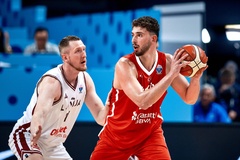 “Tiểu Jokic” Alperen Sengun làm nên lịch sử bóng rổ Thổ Nhĩ Kỳ, hạ gục Latvia tại FIBA EuroBasket 2025