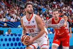 "Tiểu Jokic" Alperen Sengun rực sáng trời Âu, Thổ Nhĩ Kỳ nối dài mạch bất bại ở EuroBasket 2025