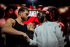Trận Canelo vs Crawford hé lộ cân nặng "khủng" của nhà vô địch tuyệt đối