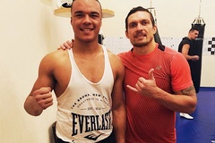 Usyk sẽ so găng với... bạn tập cũ ở trận bảo vệ đai bắt buộc?