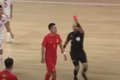 Thẻ đỏ xấu xí của cầu thủ Trung Quốc trong trận thua muối mặt trước futsal Việt Nam