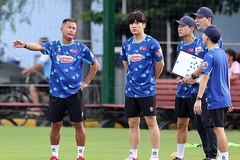 Trợ lý thân cận HLV Kim Sang Sik trở thành ‘sếp lớn’ ở đội bóng hạng Nhất