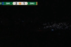 Sự cố hy hữu ở hạng Nhất: Mất điện hai lần, trận Quảng Ninh vs Quy Nhơn khép lại trong bóng tối