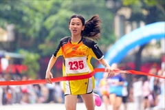 Giải chạy Báo Hànộimới 2025 ghi dấu ấn đẹp từ cô bé học sinh đến VĐV chuẩn bị thi SEA Games 33