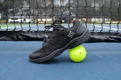 Giày pickleball và giày tennis: Sự khác biệt và lựa chọn phù hợp