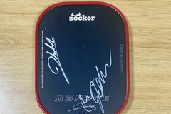 Phúc Huỳnh đáu giá chiếc vợt vô địch PPA Viet Nam Cup, hướng về đồng bào miền núi phía bắc