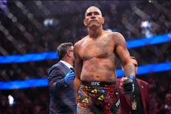 Alex Pereira nói rõ về chấn thương chân sau cú đá Ankalaev ở UFC 320
