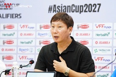 HLV Kim Sang Sik tiếc cho Tiến Linh sau thắng lợi vất vả trước Nepal