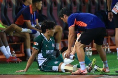 Nỗi buồn nhân đôi với thủ môn Bùi Tiến Dũng trong ngày tái xuất V.League