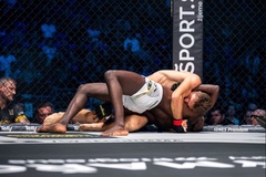 Trọng tài MMA nhìn võ sĩ bị siết cổ 19 giây mới dừng, fan phẫn nộ