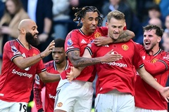 Thoát hiểm ở phút 90+6, MU lặp lại điều kỳ lạ của Man City sau 13 năm