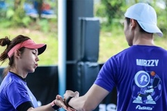 Khoảng cách từ tay vợt chuyên nghiệp đến huấn luyện viên pickleball