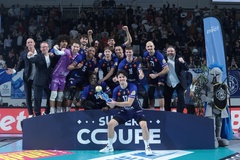 HLV bóng chuyền vừa giúp đội vô địch lập tức từ chức gây sốc