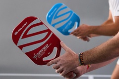 So sánh hai kiểu cấu tạo vợt pickleball: Phương pháp “sandwich” và ép nhiệt