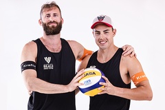 Hendrik Mol & Berntsen dẫn đầu bảng B tại Giải bóng chuyền bãi biển nam FIVB