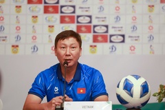 HLV Kim Sang Sik kỳ vọng Xuân Son ghi bàn vào lưới Lào