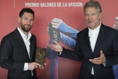 Cảm xúc của Messi khi nhận giải thưởng cầu thủ được yêu thích nhất lịch sử Barcelona