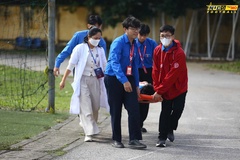 Hậu vệ Trường ĐH Tân Trào gãy vai trong trận đấu VCK giải bóng đá sinh viên 2025