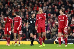 Liverpool gia nhập danh sách các đội đương kim vô địch khởi đầu tồi tệ nhất lịch sử
