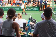 Cuộc đoàn tụ kỳ diệu sau 40 năm trên sân Pickleball