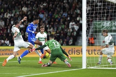 Real Madrid thoát thua sau khi bị đội mới lên hạng phơi bày điểm yếu