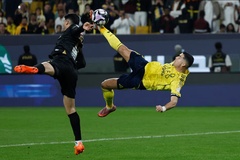 Bàn thắng xe đạp chổng ngược của Cristiano Ronaldo ở tuổi 40 lan truyền khắp thế giới