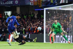 Barcelona trải qua đêm kinh hoàng trên sân Chelsea và bị gạt khỏi Top 8