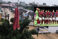 17 cầu thủ của CLB Songkhla phải cầu cứu vì mưa lũ: Bảng đấu U22 Việt Nam dời gấp về Bangkok?