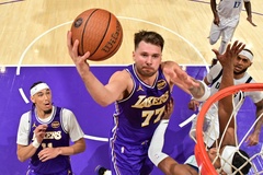 Sự cố hy hữu tại NBA Cup: Sân đấu Lakers bị cấm sử dụng ngay trước giờ G vì quá trơn