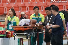 “Tai nạn kép” SEA Games 33: Hậu vệ U22 Lào vừa chấn thương nặng vừa bị thẻ đỏ