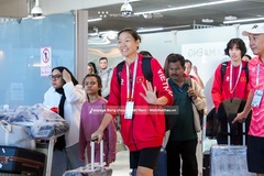 Đội tuyển bóng chuyền nữ Việt Nam chờ đợi hơn 2 tiếng đồng hồ tại sân bay vì lý do bất ngờ
