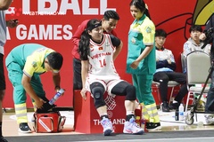 Xót xa hình ảnh Thảo Vy chấn thương, Thảo My bị đẩy ngã: Sự quả cảm của những cô gái bóng rổ Việt Nam