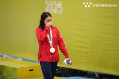 Kình ngư Mỹ Tiên bật khóc sau tấm HCB SEA Games 33