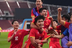 HLV Kim Sang-sik đi vào lịch sử với hai lần vô địch trên đất Thái Lan