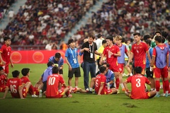 HLV Kim Sang Sik toàn thắng khi vào chung kết trên những “chảo lửa” khét tiếng