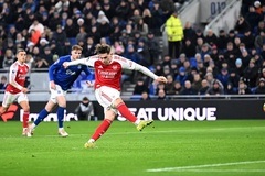 Gyokeres ghi bàn thắng quyết định cho Arsenal với tranh cãi về VAR