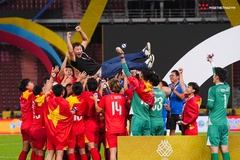 HLV Kim Sang Sik: Gia đình tôi nghĩ tivi hỏng khi Việt Nam thua Thái Lan 0-2