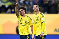 Ronaldo trở thành cầu thủ đầu tiên ghi được 40 bàn thắng trong 14 năm khác nhau