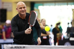 Andre Agassi kêu gọi các tay vợt chuyên nghiệp “nâng tầm” thời trang thi đấu pickleball
