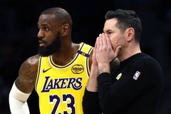 Cùng tuổi 41, HLV Lakers thừa nhận cơ thể "già cỗi" so với sự dẻo dai phi thường của LeBron James