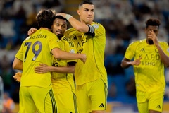 Cristiano Ronaldo ghi bàn bằng... lưng và khép lại năm 2025 bằng con số ấn tượng