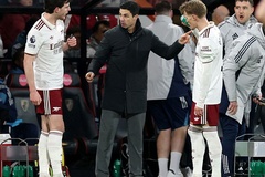 Mikel Arteta được khen "thay cầu thủ giỏi như Sir Alex Ferguson"
