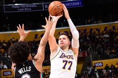 Luka Doncic ném 2 quả 3 điểm kết liễu, LA Lakers ngược dòng hạ Memphis Grizzlies 