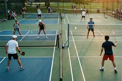Chi phí chơi cầu lông leo thang, nhiều người chơi cân nhắc chuyển sang pickleball
